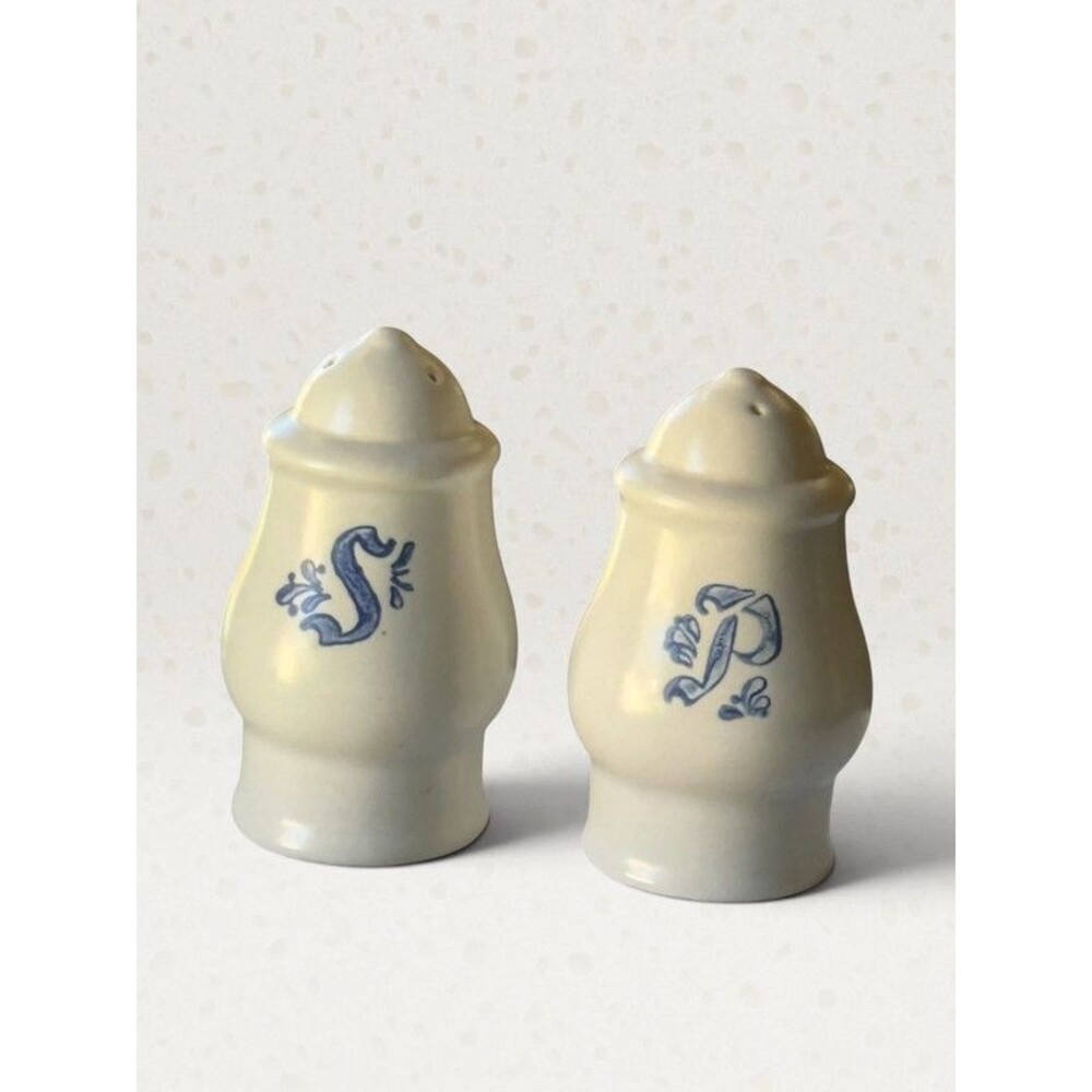 Vintage Pfaltzgraff Yorktowne Salt and Pepper Shakers Set